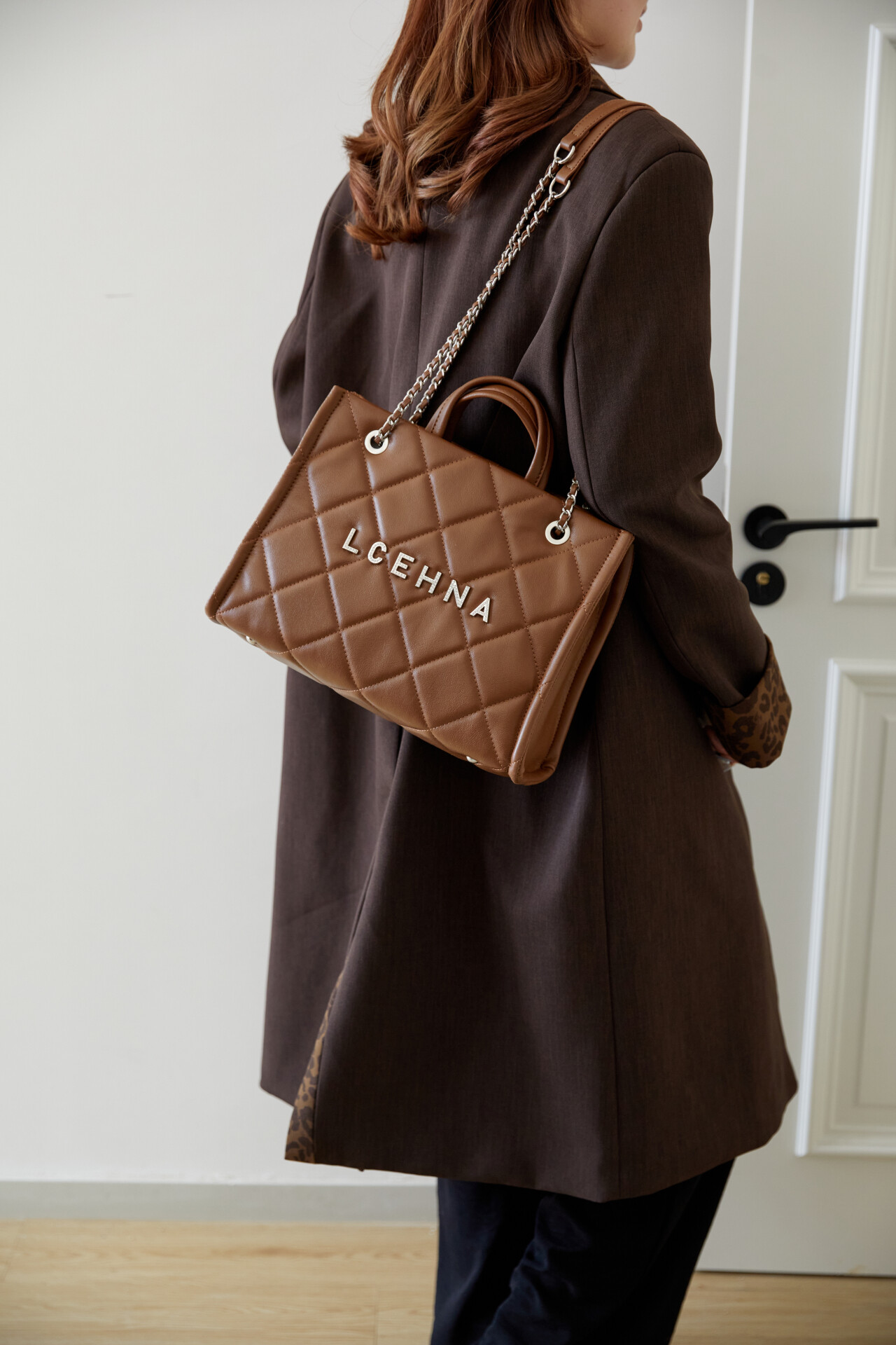 Discover the Latest Trends in Women's Shoulder Bags