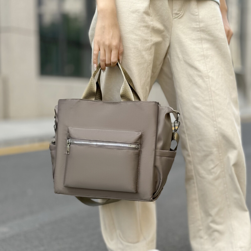 Large capacity leisure shoulder bag