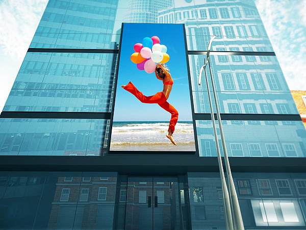 This means low cost Correx products for short term signage applications such as for sale signs and building hoardings, can be printed at high speed with multiple panels (up to 5 across the bed) continually printed with a single operator.