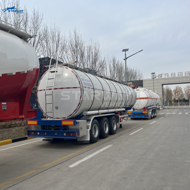 Camion-citerne à trois essieux de 40 000 litres de carburant