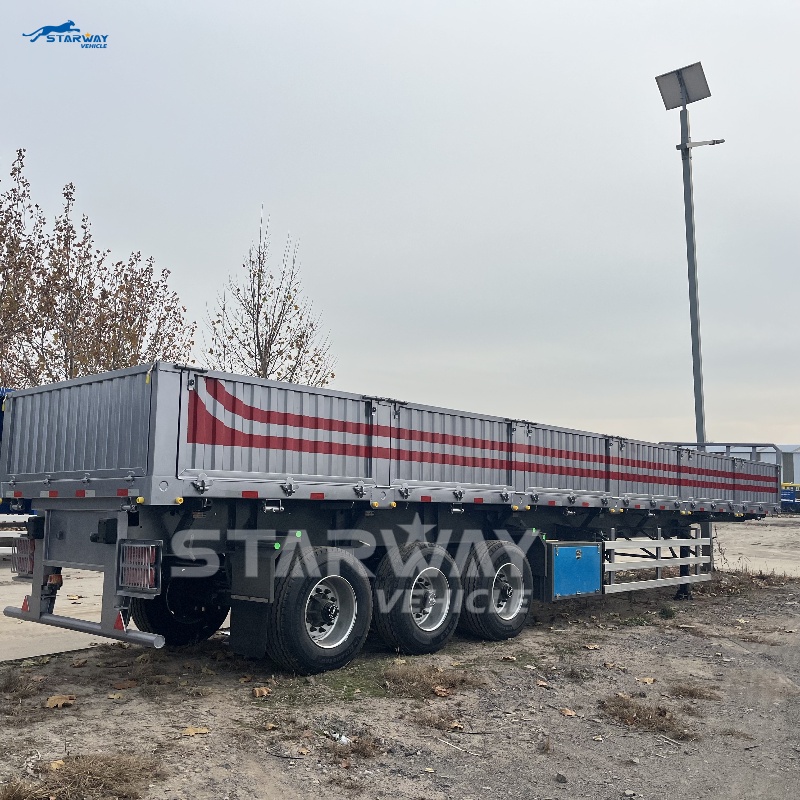 Semi-remorque à 3 essieux avec parois latérales