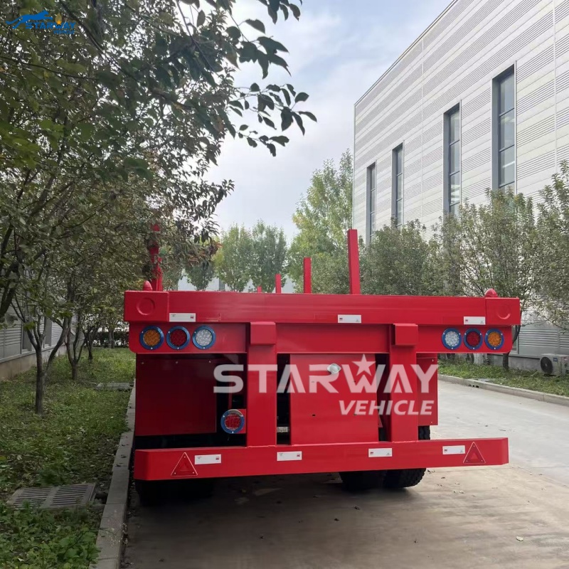 Remorque plate-forme à 3 essieux avec piquets