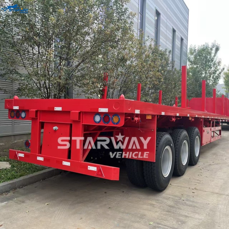 Remorque plate-forme à 3 essieux avec piquets