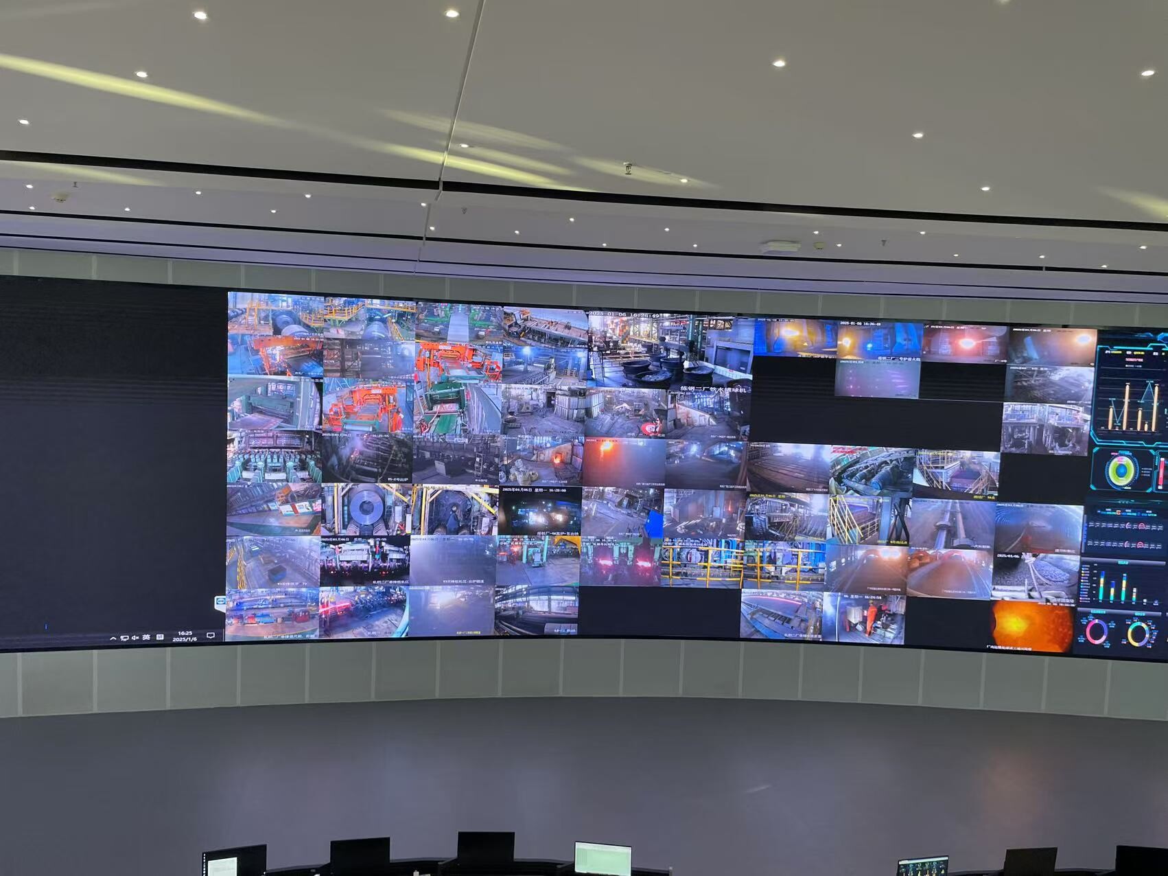 Se lanzó oficialmente la consola de control central de Jinsteel: el monitoreo en pantalla grande en tiempo real impulsa la producción inteligente de tubos de hierro dúctil