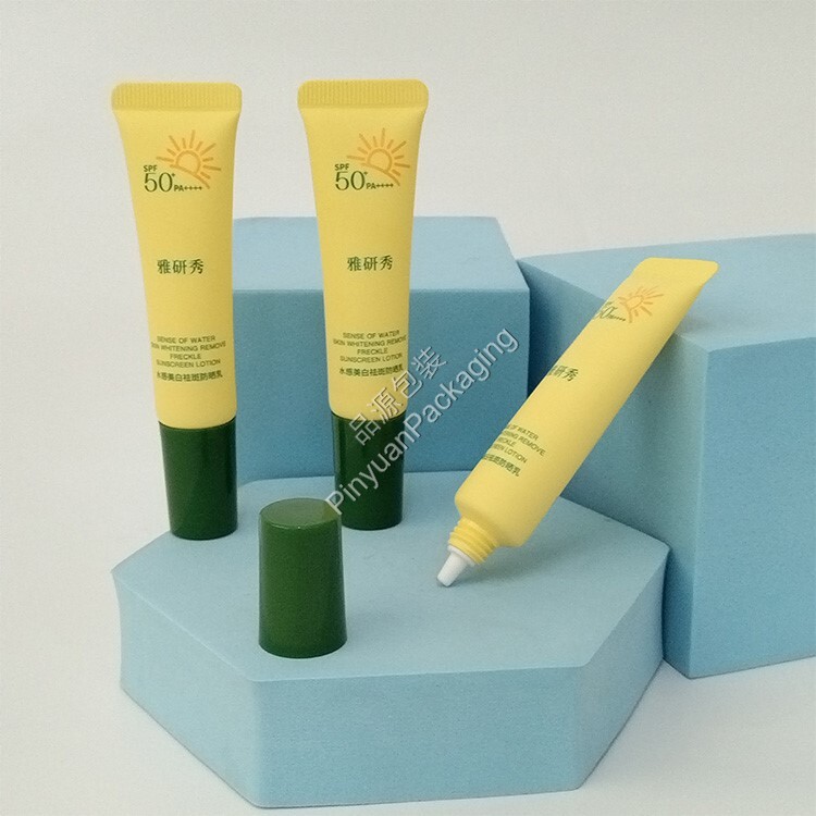 D19 10ml Sunscreen Lotion PE Cosmetic Tube with Green Cylindrical Cap