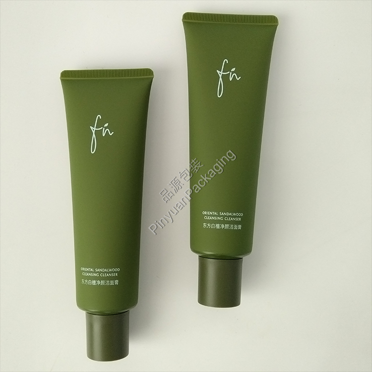 D40 130g Facial Cleanser PE Cosmetic Tube with Green Cylindrical Cap