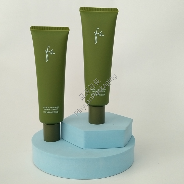 D40 130g Facial Cleanser PE Cosmetic Tube with Green Cylindrical Cap