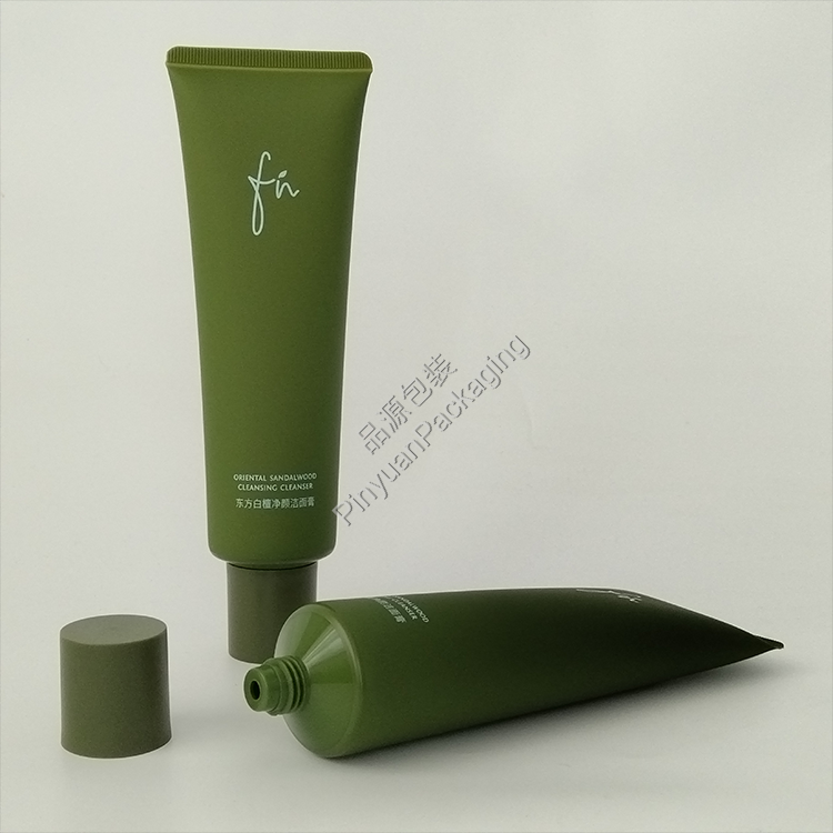D40 130g Facial Cleanser PE Cosmetic Tube with Green Cylindrical Cap