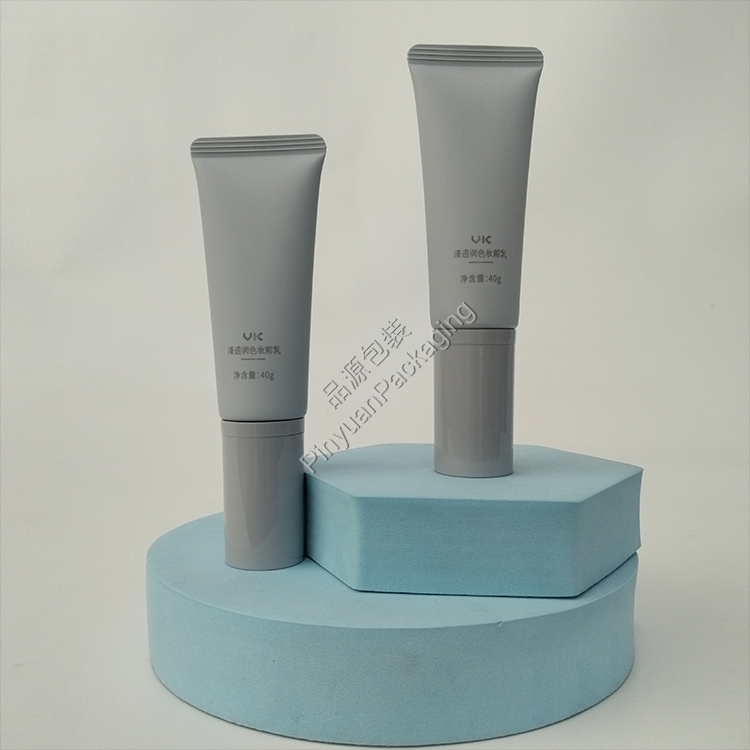 D30 40g Makeup Primer PE Cosmetic Tube with Grey Pump Cap