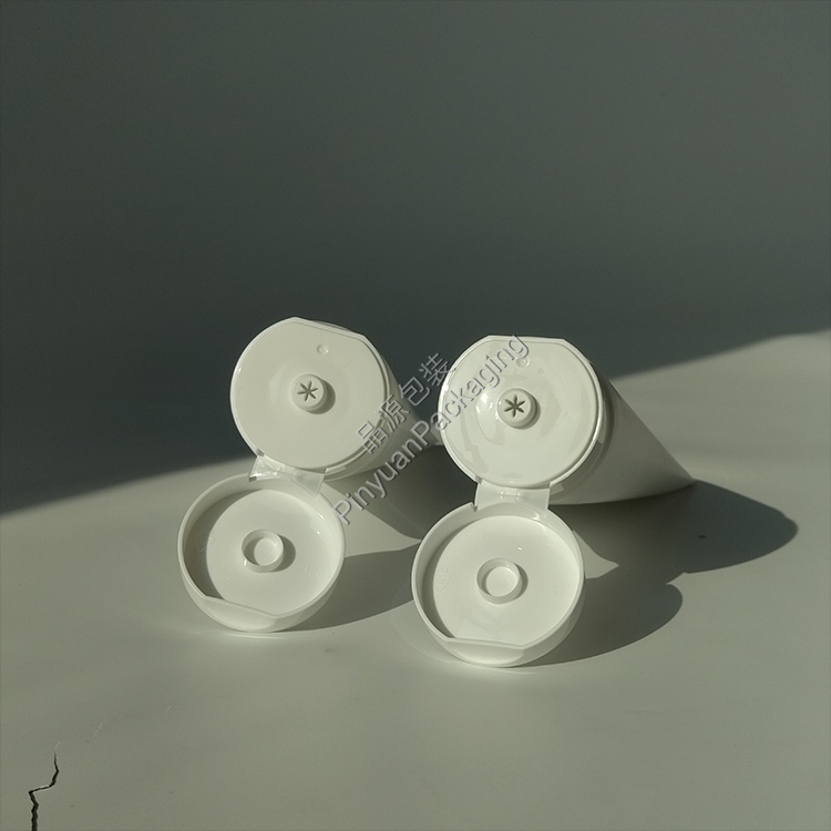 D45 130g Facial Cleanser White PE Cosmetic Tube Flip-top Cap with Six-petal Dispensing hole