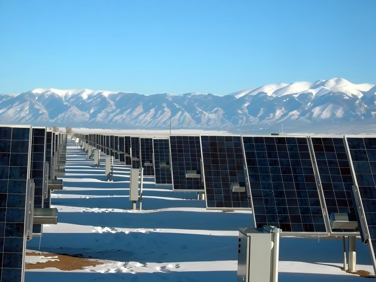 Temperature & Shading Impact on Mono vs Poly Panels Temperature & Shading Impact on Mono vs Poly Panels