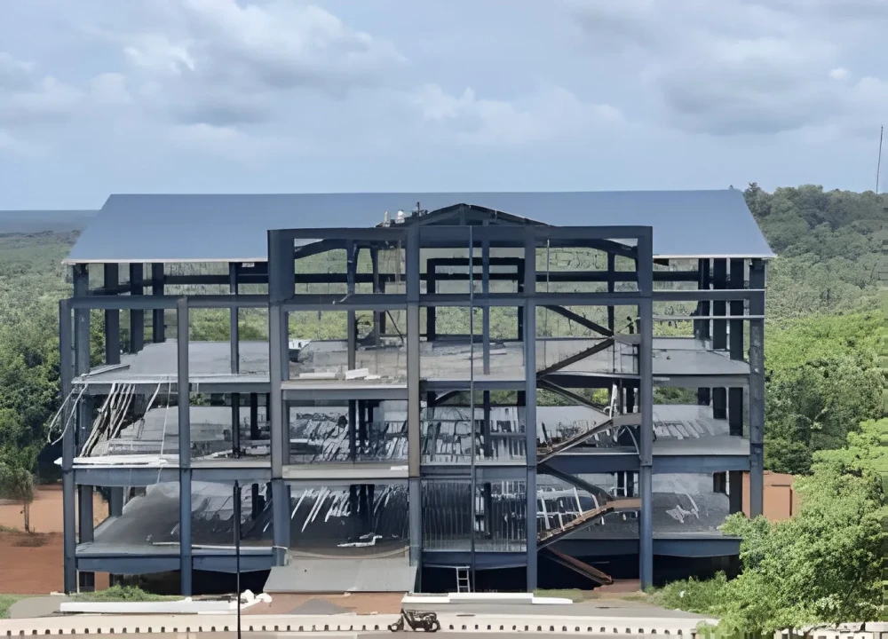 Công trình tiền chế so với Công trình tiền thiết kế (PEB)