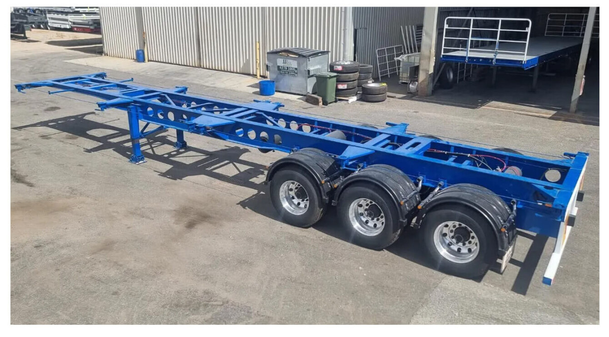 3 axles 40ft skeleton trailer (3).jpg