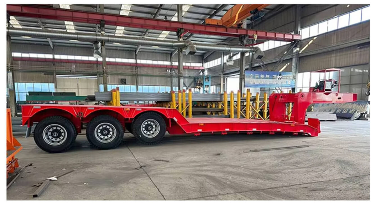 3 axles low bed semi trailer (3).jpg
