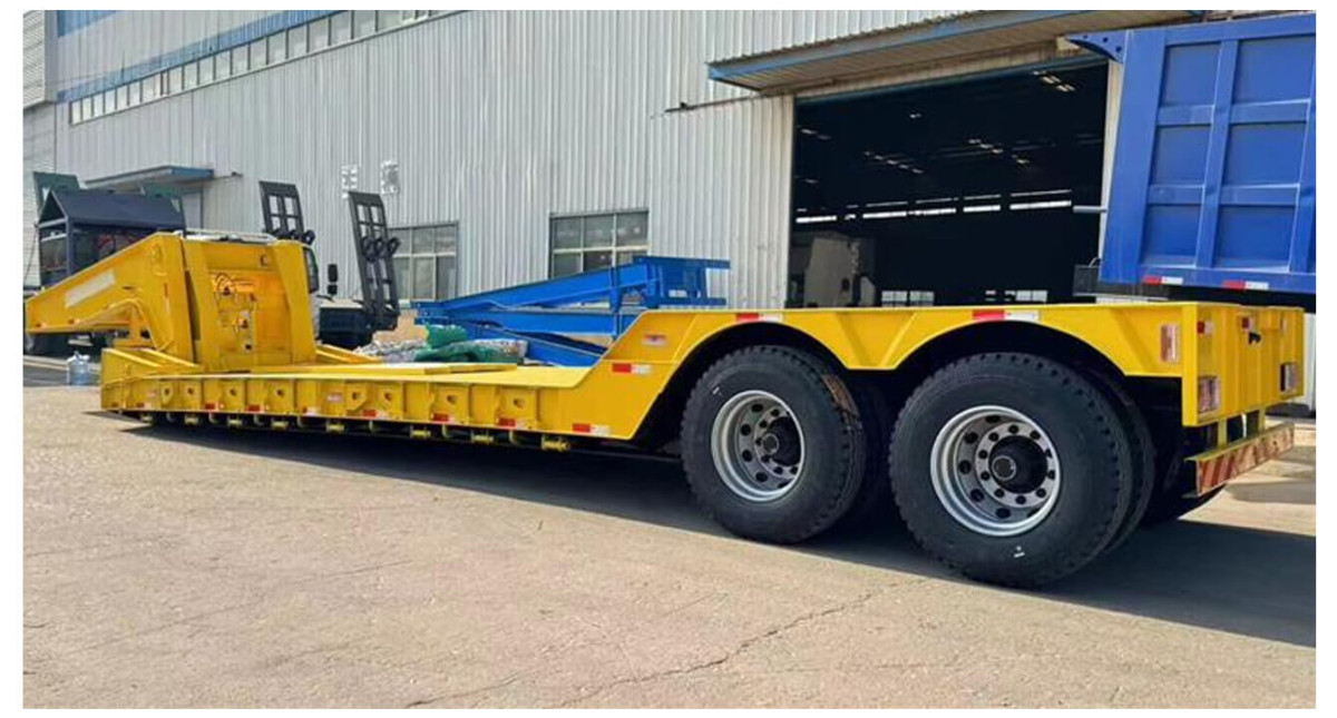 2 axles lowboy trailer (2).jpg