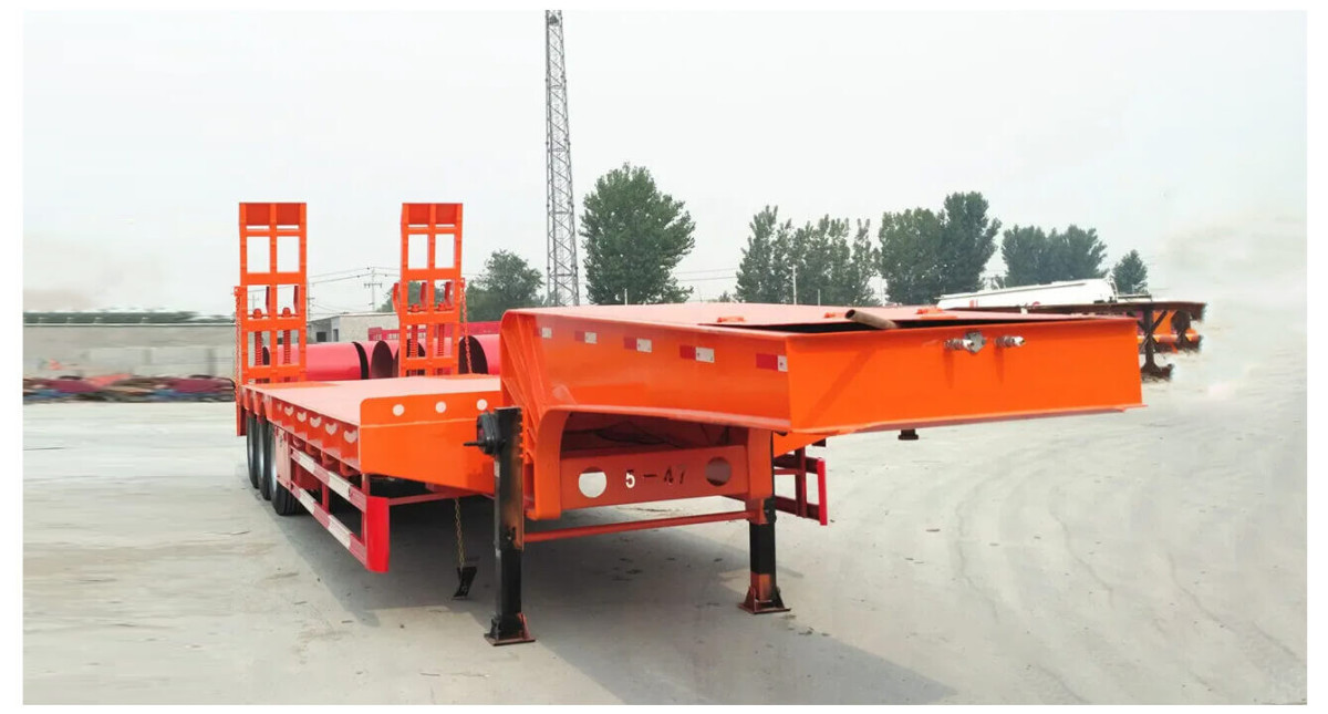 3 axles lowbed semi-trailer (2).jpg