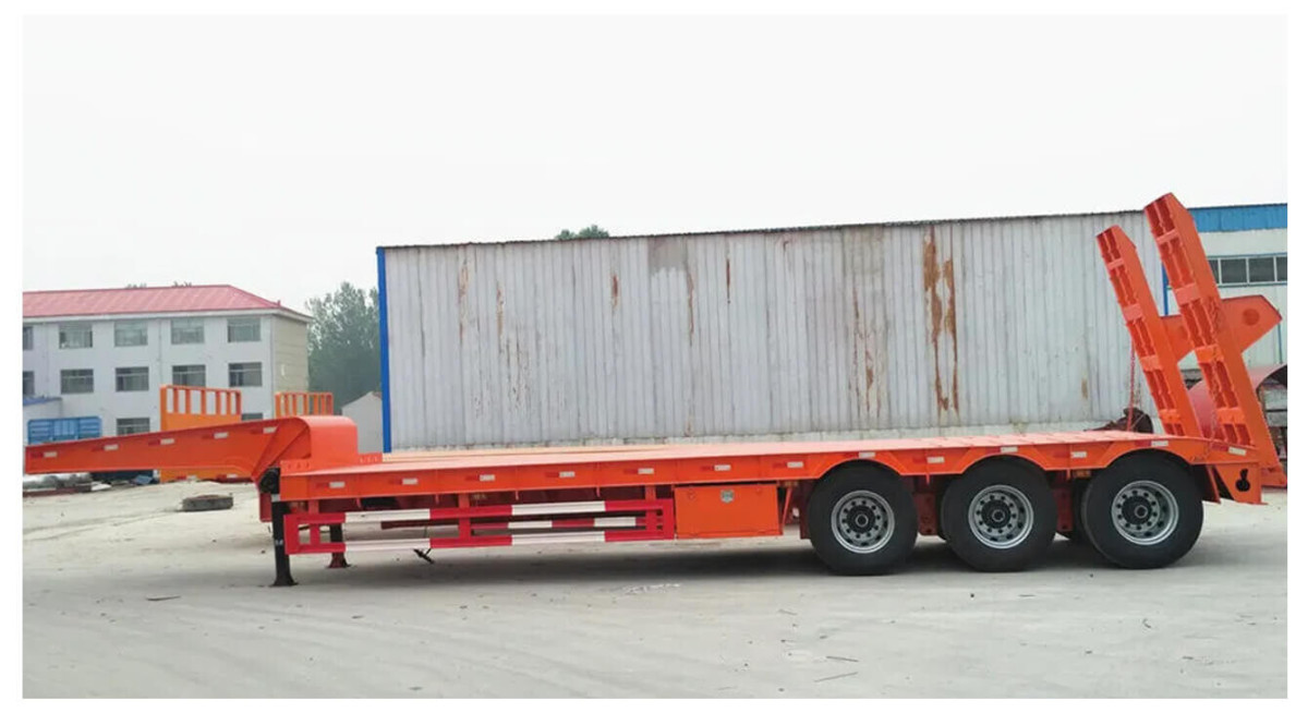 3 axles lowbed semi-trailer (3).jpg
