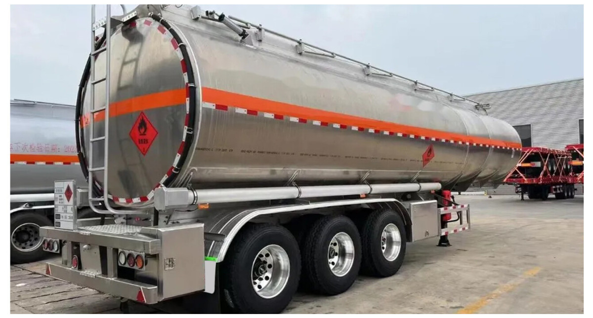 stainless steel tanker trailer (2).jpg
