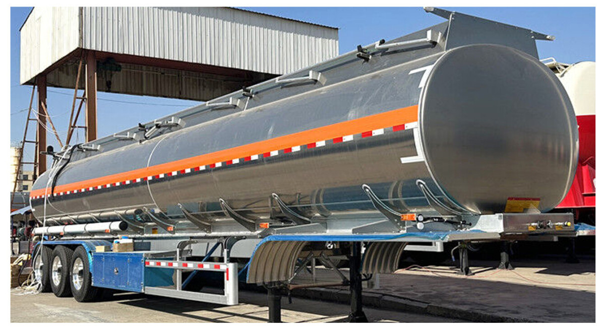 stainless steel tanker trailer (3).jpg