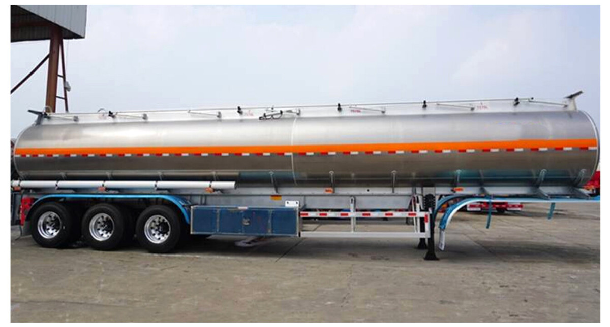 tri axle stainless steel tankers (2).jpg