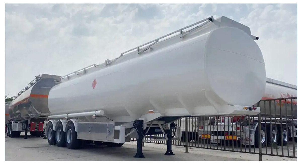 aluminium oil tank trailer (3).jpg