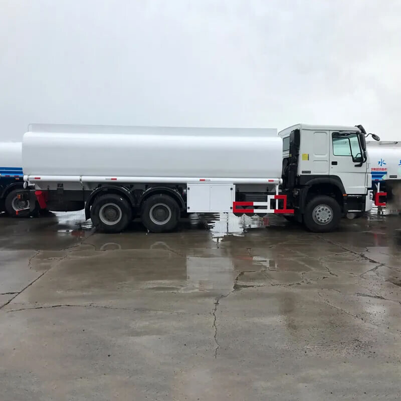 HOWO 10 Tyres 18000L Fuel Oil Tank Truck