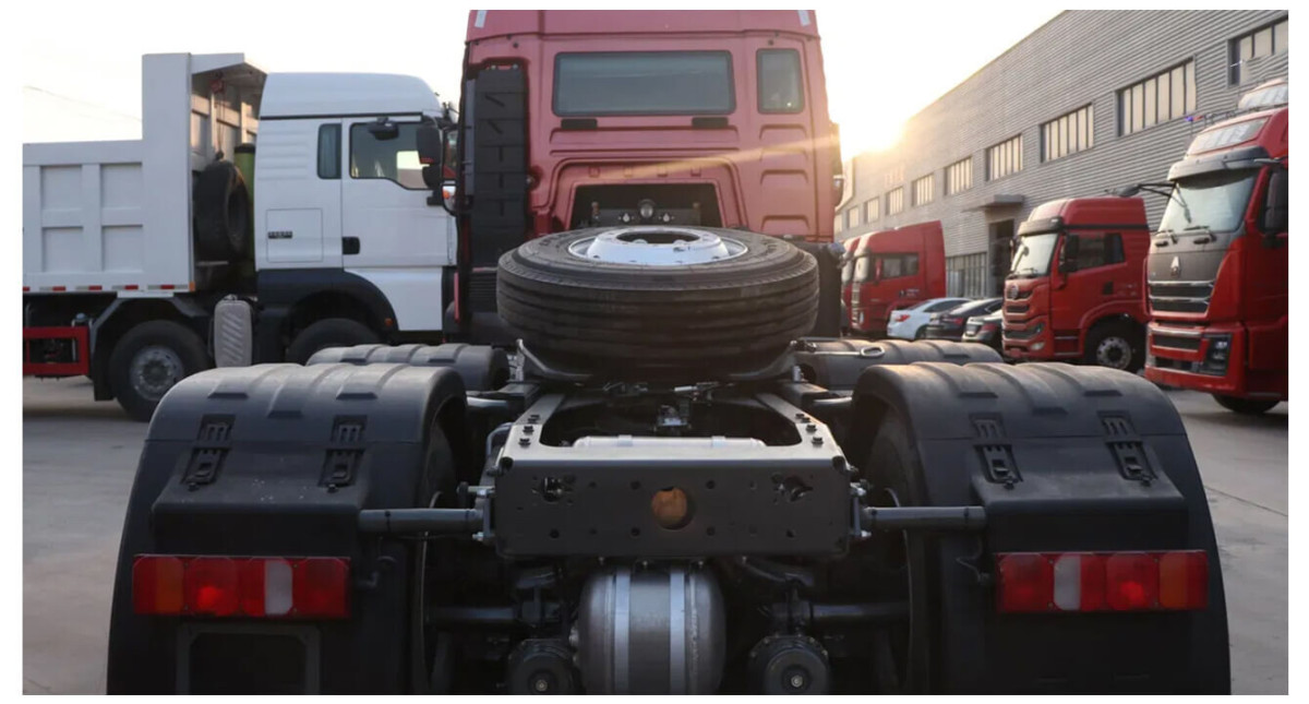sinotruck howo tractor truck (2).jpg