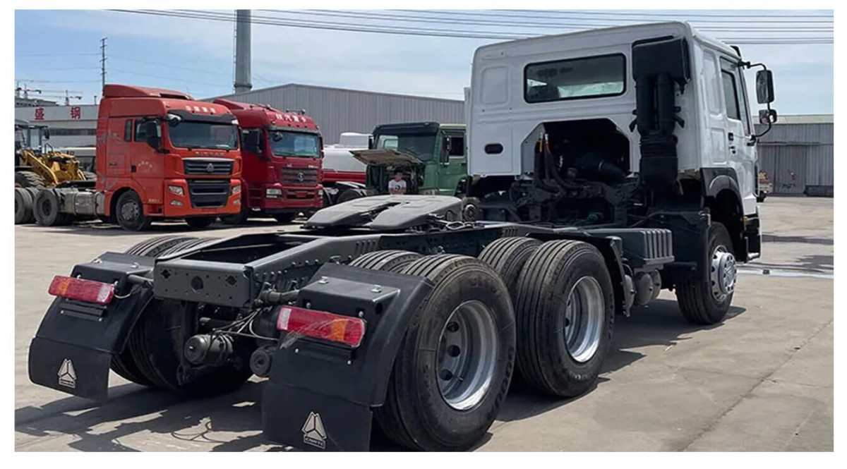 sinotruck howo tractor truck (3).jpg