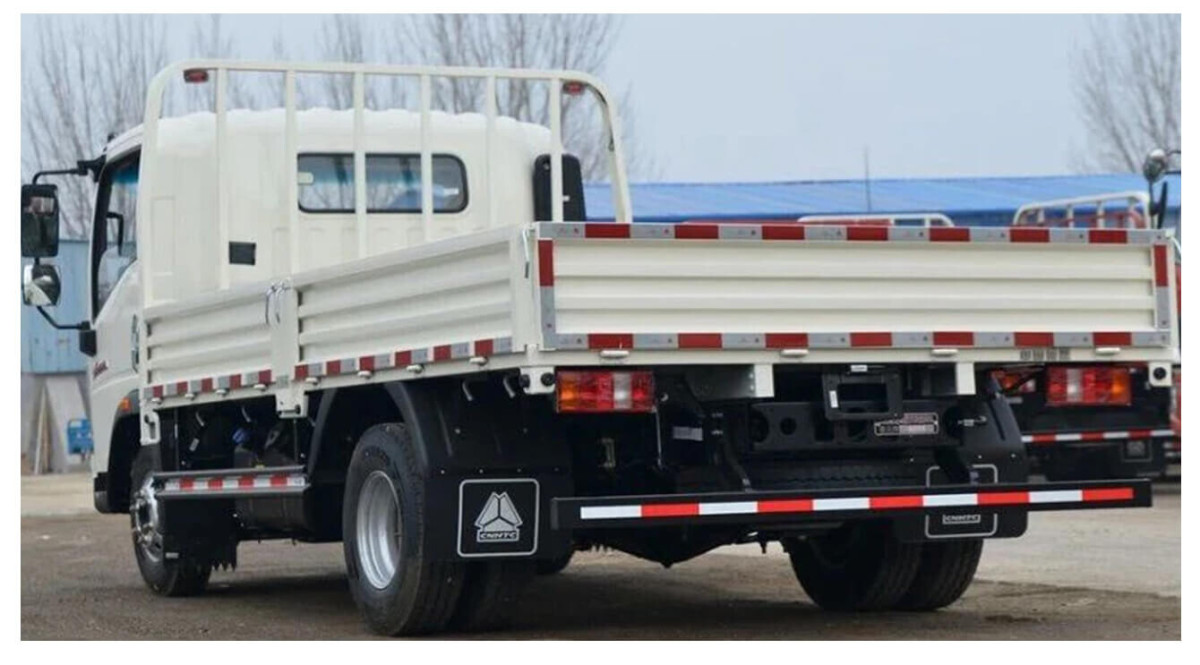 light duty cargo truck (3).jpg