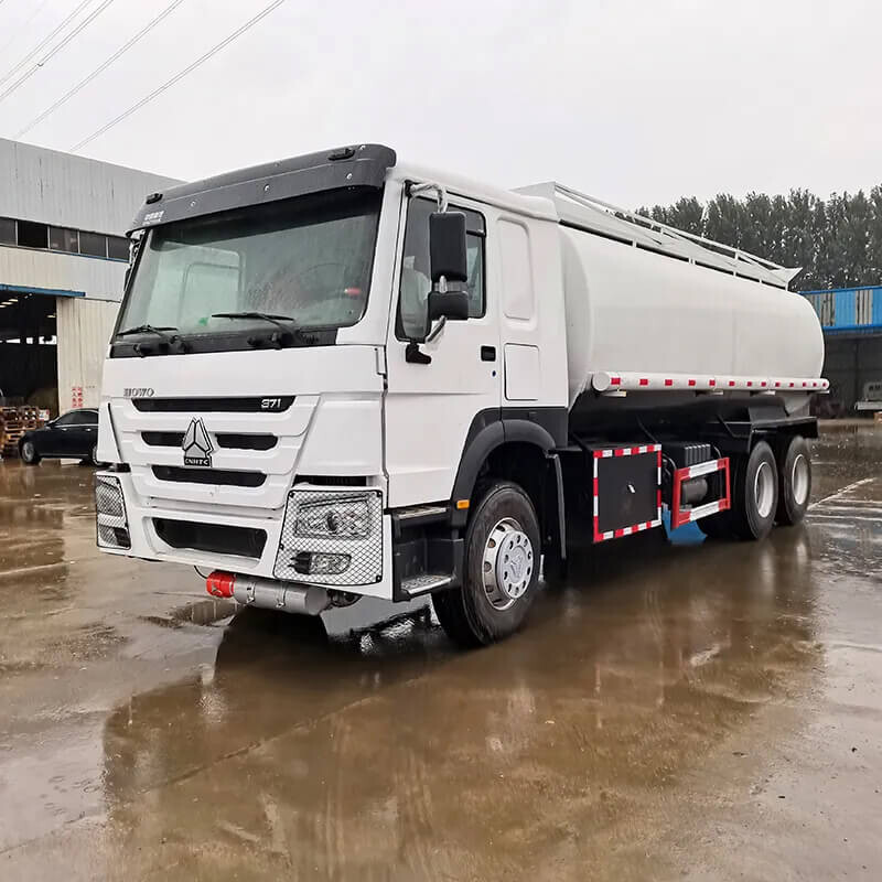 SINOTRUK HOWO 20000liters Fuel Tanker Truck