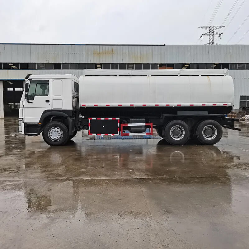 SINOTRUK HOWO 20000liters Fuel Tanker Truck