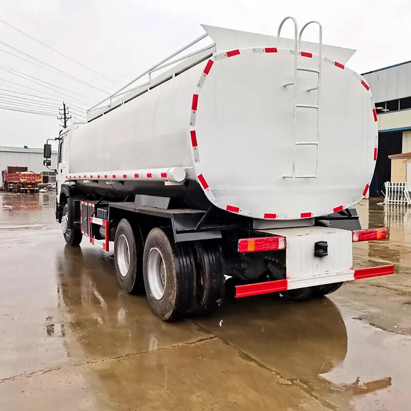 SINOTRUK HOWO 20000liters Fuel Tanker Truck
