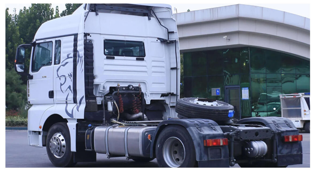 sinotruk howo tractor head (3).jpg