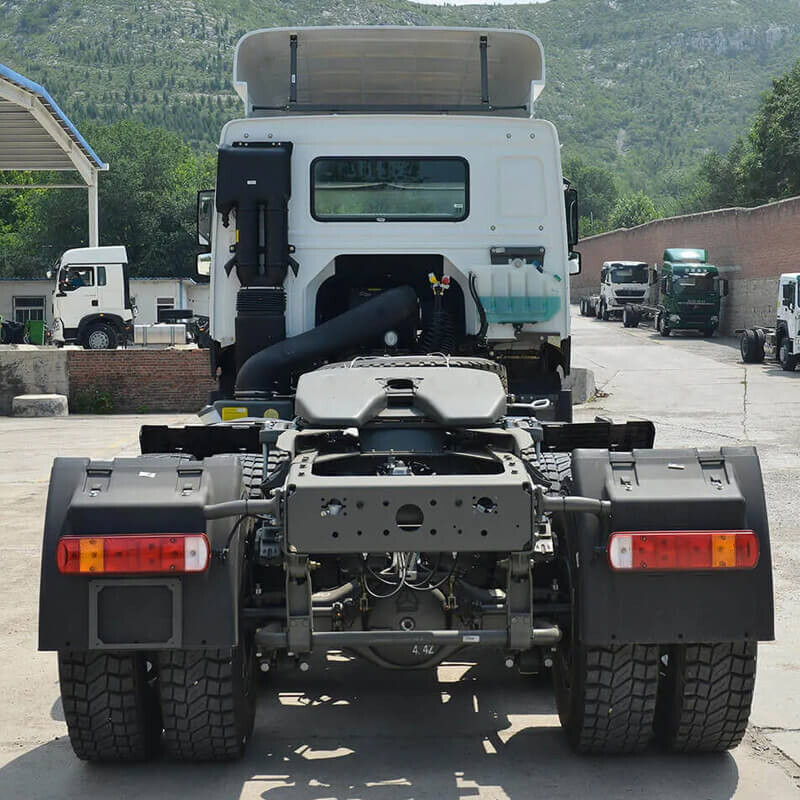 SINOTRUK HOWO 371 Horse Power And 6*4 Wheel Drive Truck Tractor