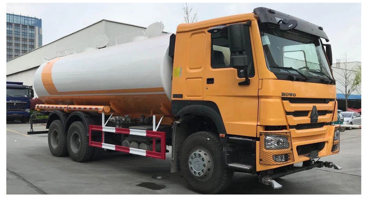 sinotruk howo water tank truck (2).jpg sinotruk howo water tank truck (2).jpg