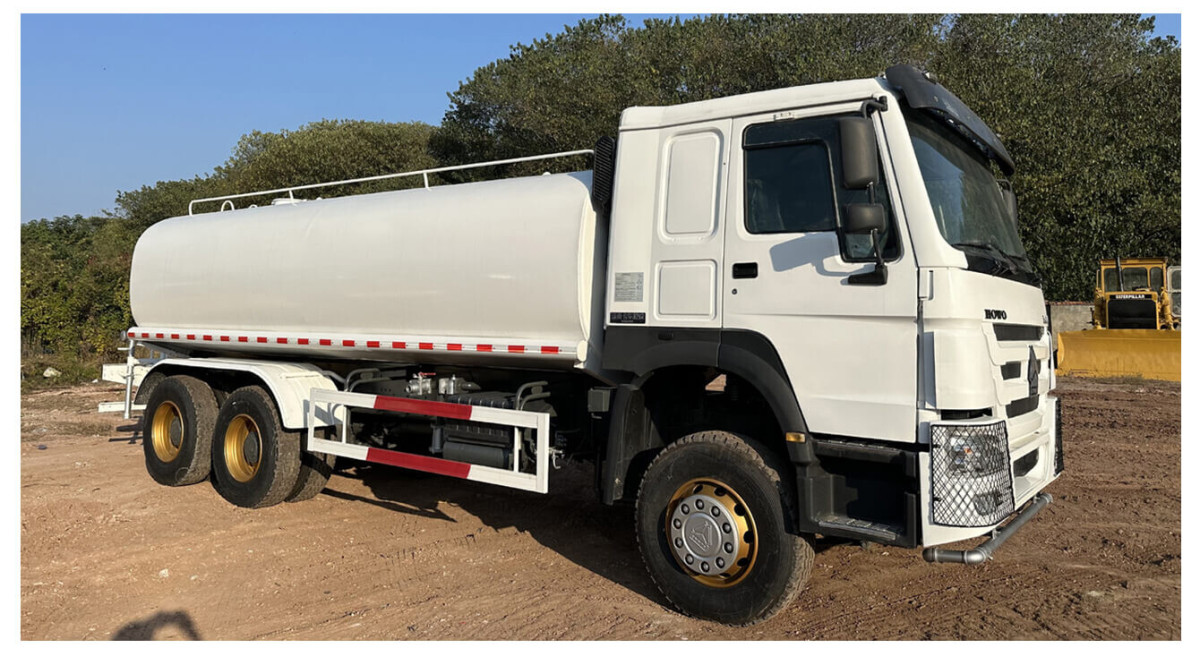 sinotruk howo water tank truck (3).jpg sinotruk howo water tank truck (3).jpg