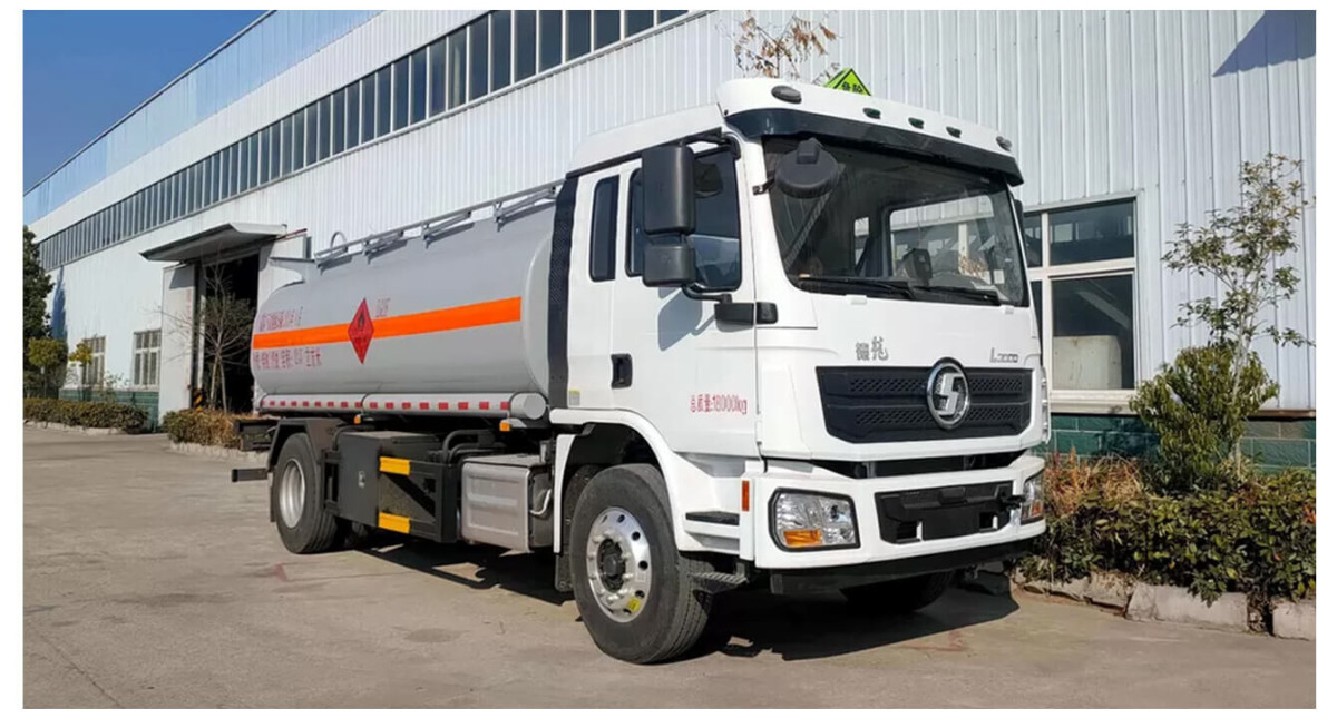 shacman fuel tanker truck (2).jpg shacman fuel tanker truck (2).jpg