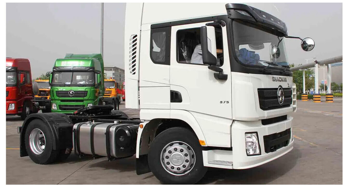 Shacman tractor head 6 wheels (2).jpg Shacman tractor head 6 wheels (2).jpg