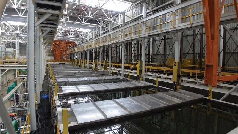 What are the properties of stainless steel plates?