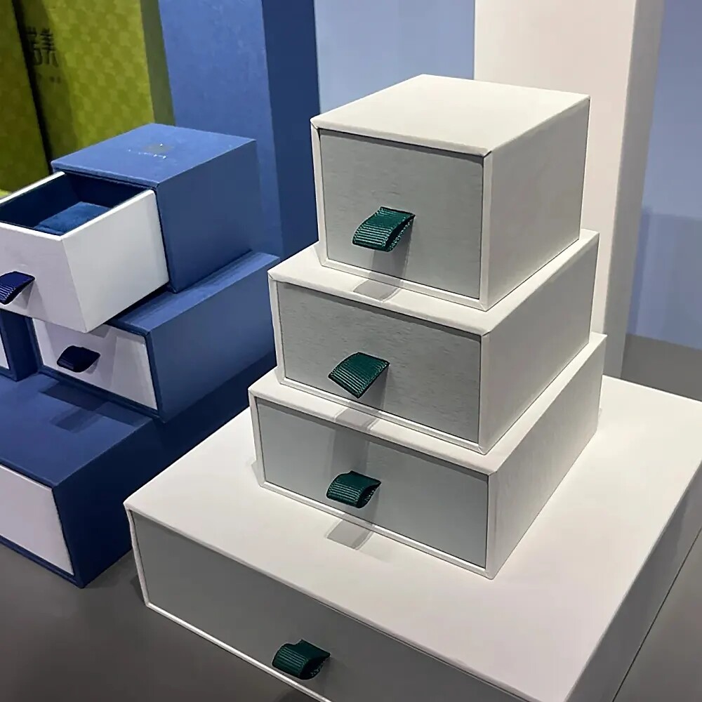 Logo Printing Luxury Wallet Cardboard Slide Box White Slide Drawer Gift Box With Handle White Box Packaging