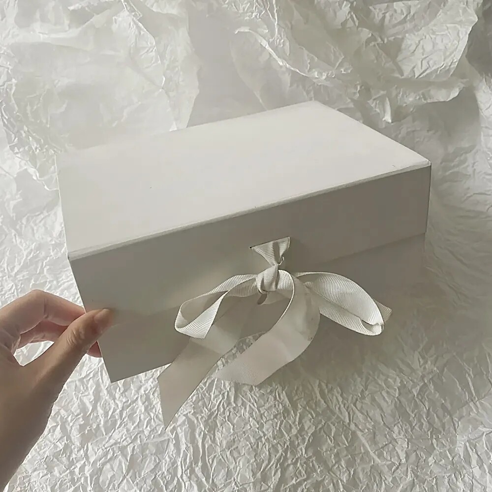 Custom luxurious White Foldable Magnetic Packaging For Skin Careshoesclothing Paper Gift Box Packaging Item White Box Packaging