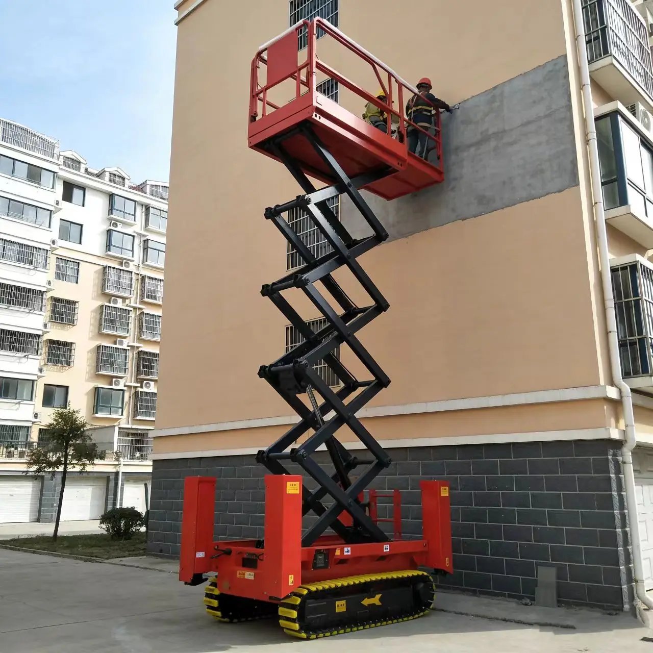 Xutai self-propelled scissor lifting platform, easy to operate, widely used in building repair, installation and maintenance electric scissor lift, flexible and convenient, with CE certification, can be customized