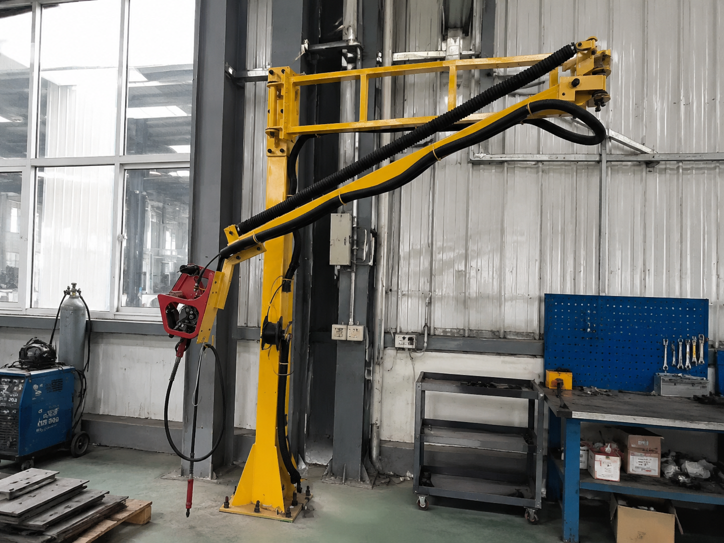 Xutai can customize the SPT-705 spring-control welding space arm, making welding operations more labor-saving.
