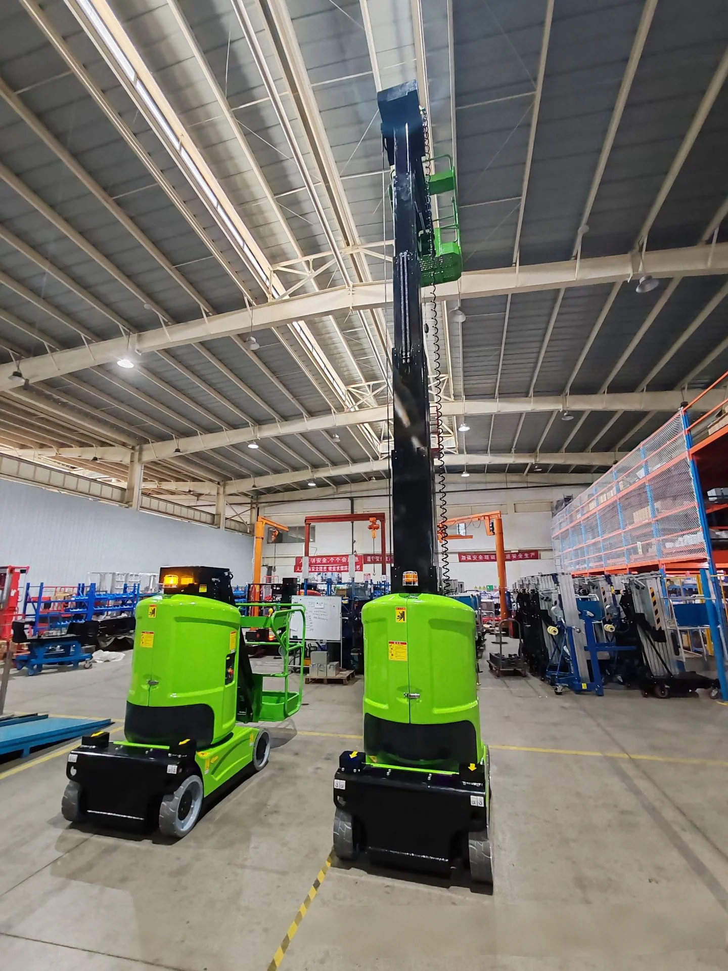 Efficient and labor-saving: Electric self-propelled vertical mast lift with customizable working height CE certified