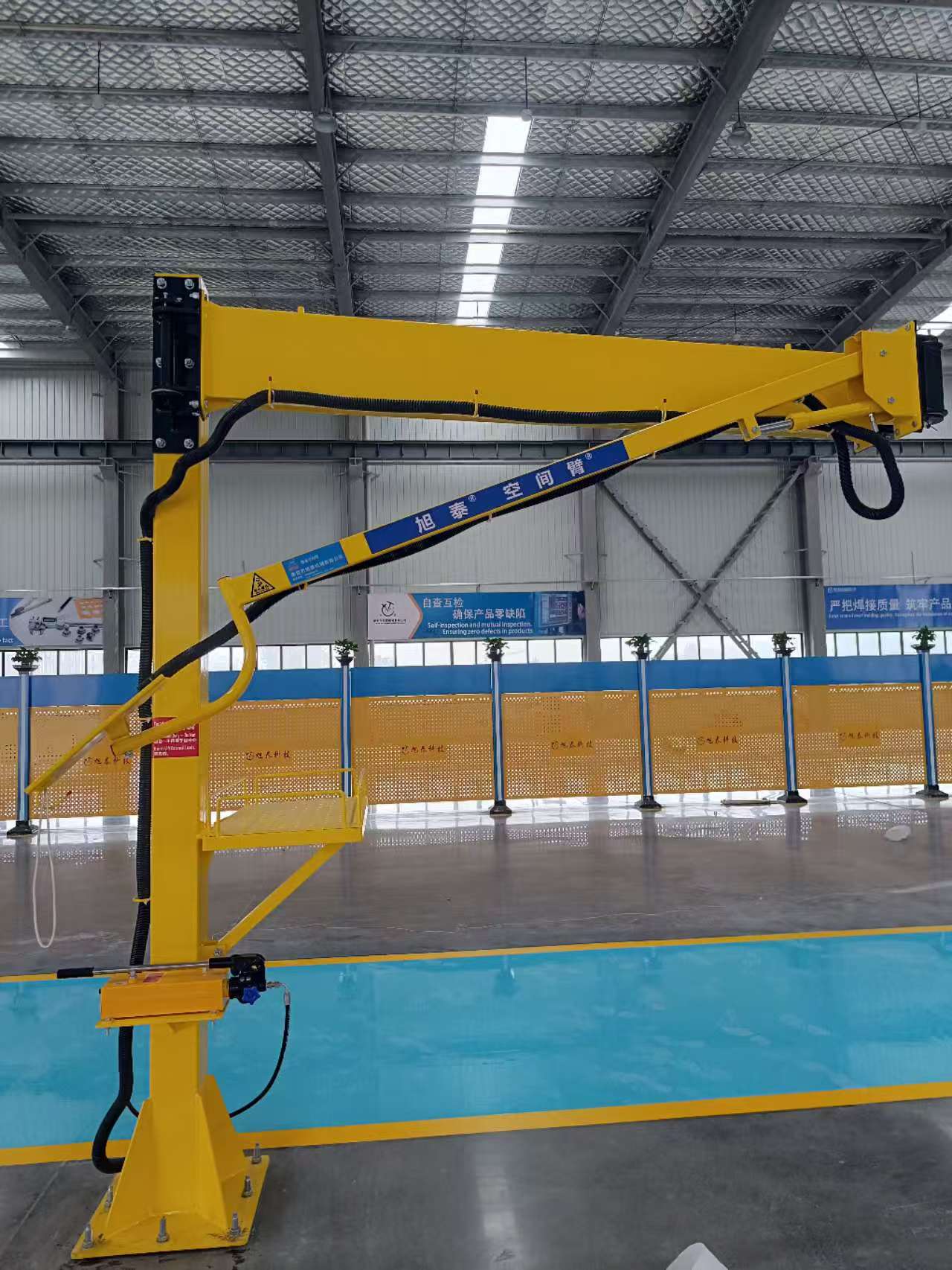 Wide Application hydraulic wire feeding stable uniform 6m 320°rotating welding space arm for steel structure workshop CE certified