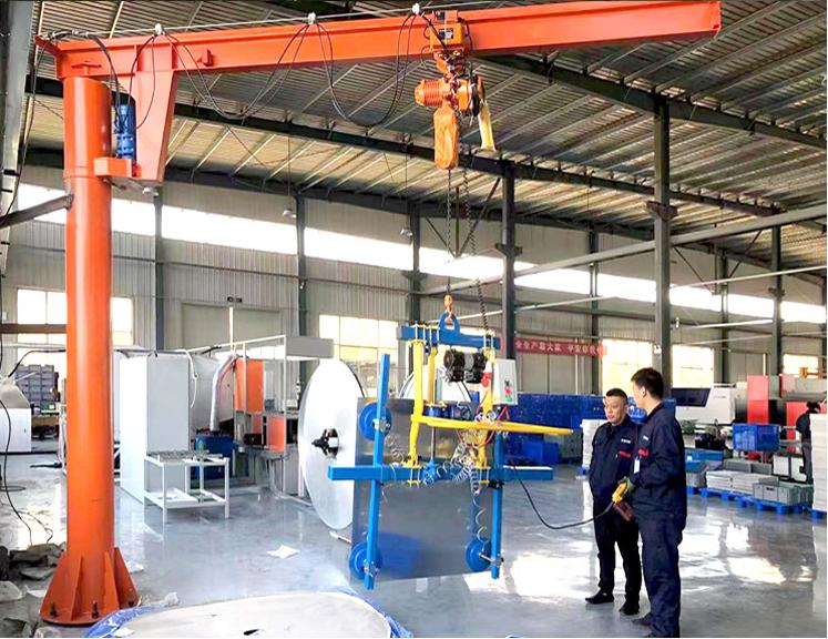 What is the difference between column-mounted and wall-mounted cantilever cranes? What are their respective advantages?