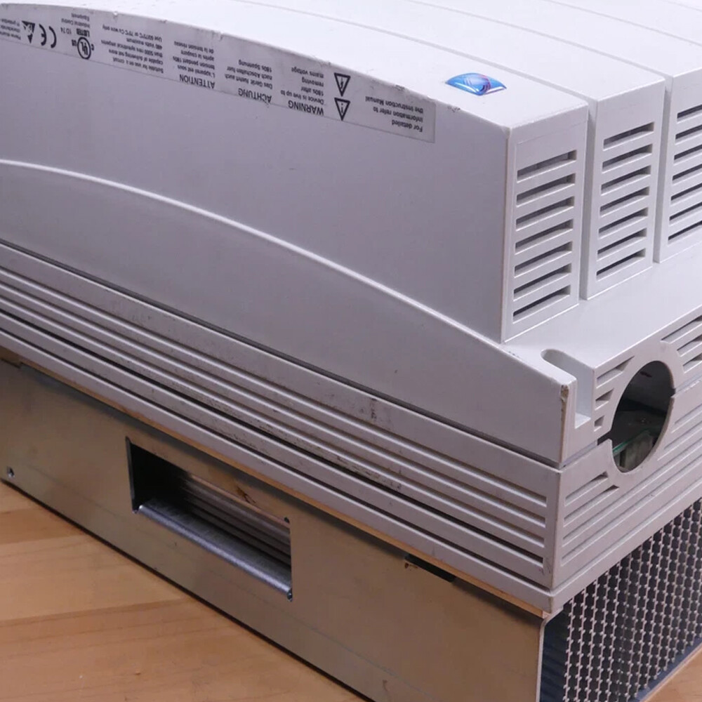 Lenze    E82EV751K2C    Frequency Converter   IN STOCK