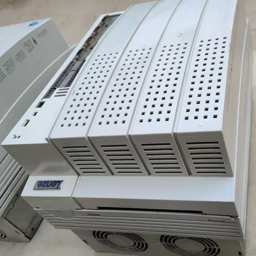 Lenze   E82EV152K2C200     Frequency Converter   IN STOCK