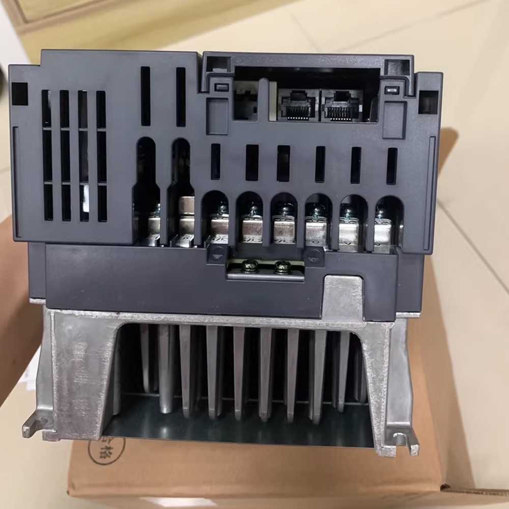 Mitsubishi  FR-D740-120SC-EC    Three-Phase Inverter   In Stock