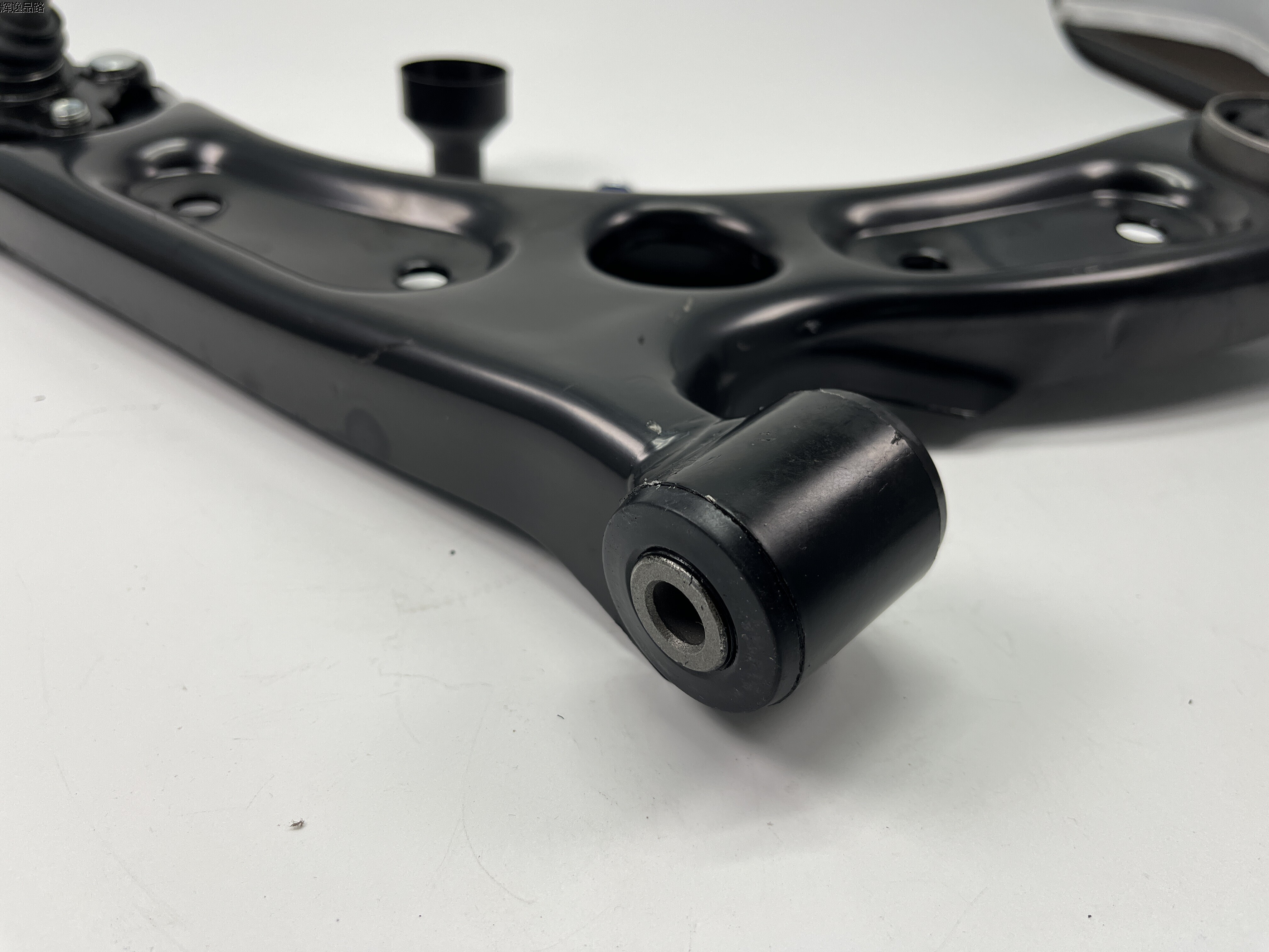 OE:54501-F0000 Complete right front lower arm Hyundai/Kia